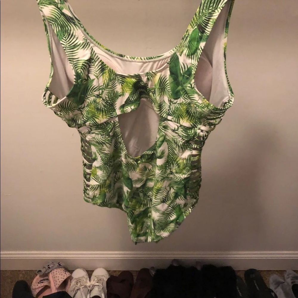 One piece - Picture 3 of 4